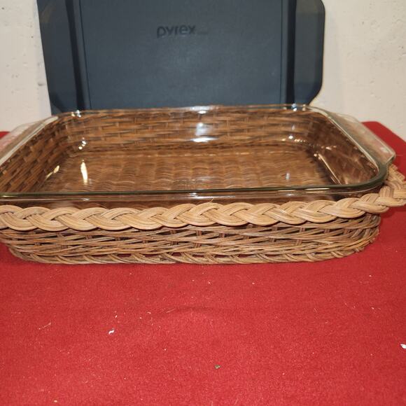 Pyrex Baking Dish in a basket with 2 11in. by 7in. Dishes - Picture 1 of 8